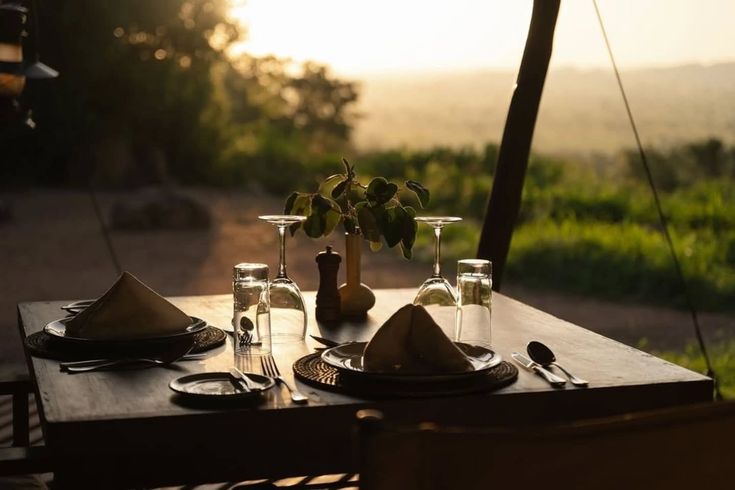 Serengeti lodge accommodation dining area